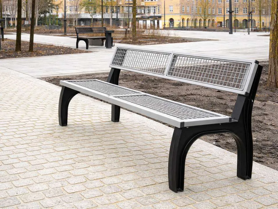 Banc urbain Fonbois Solid en acier, assise et dossier en treillis métallique