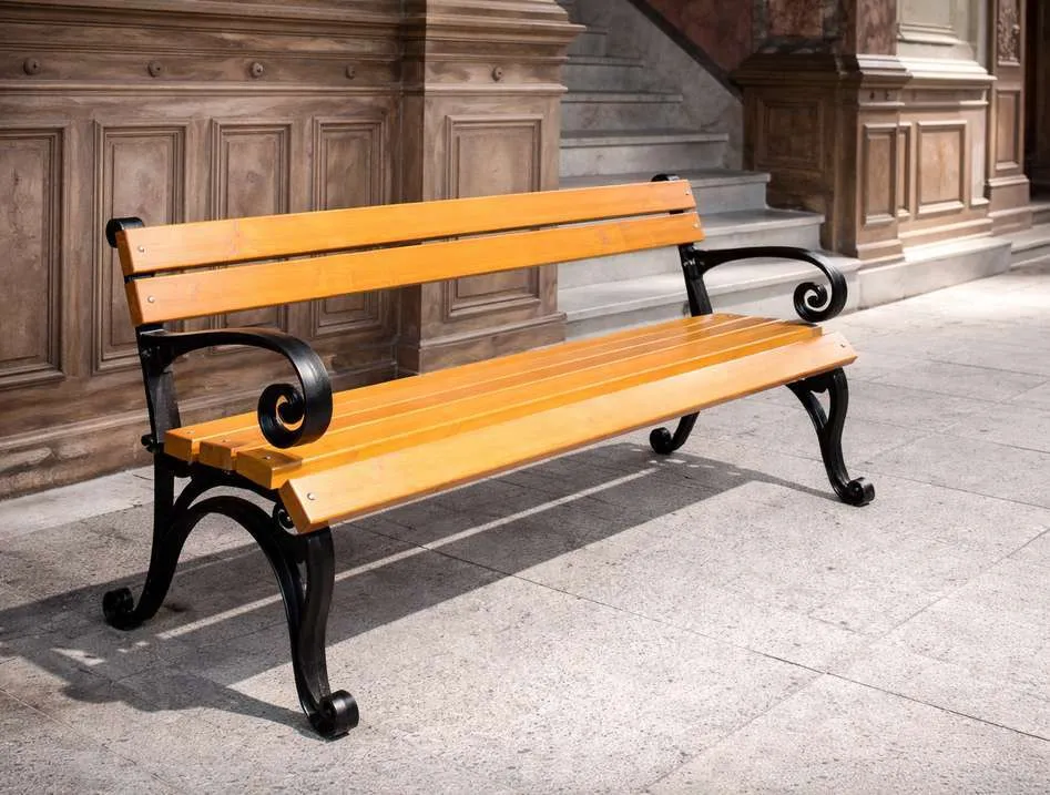 BANC FONTE / BOIS – VIENNE (avec accoudoirs) — Vienne