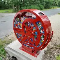 Collecteur de bouchons métallique rouge fabriqué par Metal Spirit
