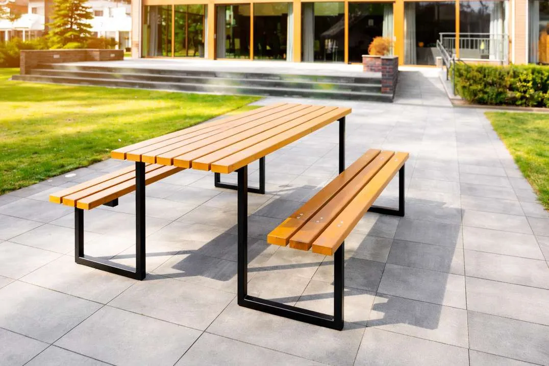 Banc urbain Pic Nic en acier et épicéa scandinave